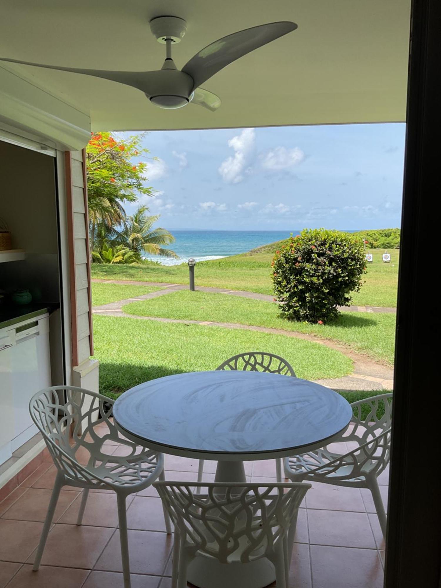 MARTIAL TROPIQUES Appartement refait à neuf vue mer Pierre&vacances Sainte-Anne  Exterior foto